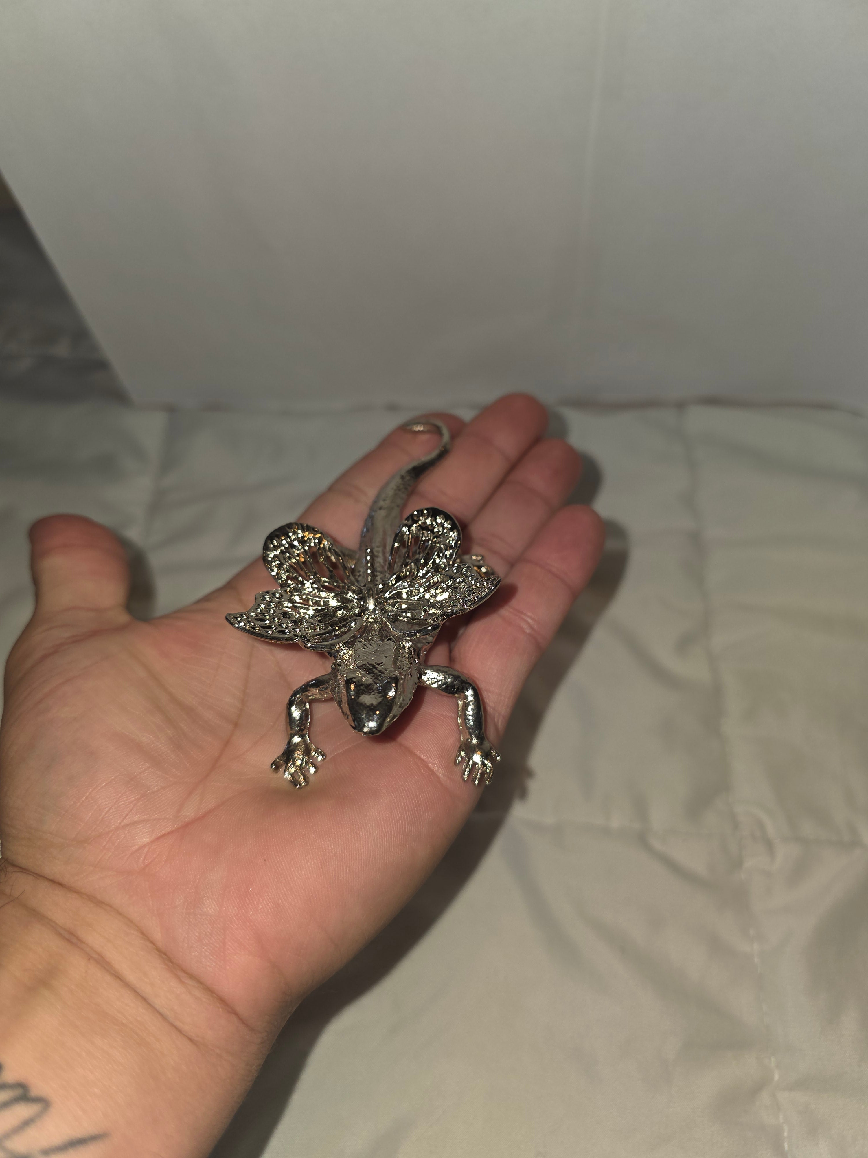 Silver Lizard Sphere Holder