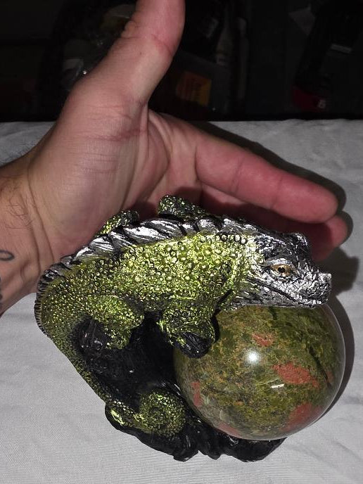 Iguana Crystal Sphere Holder